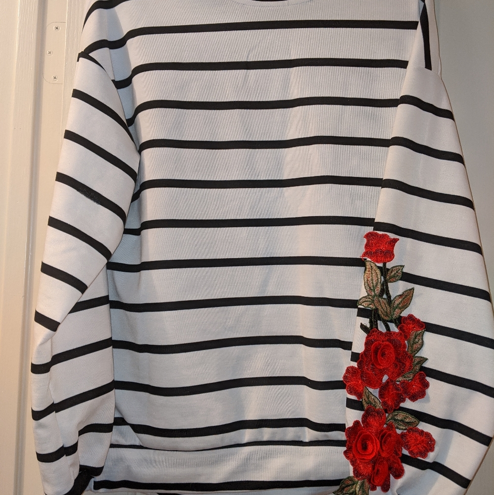 Crew neck long sleeve sweatshirt